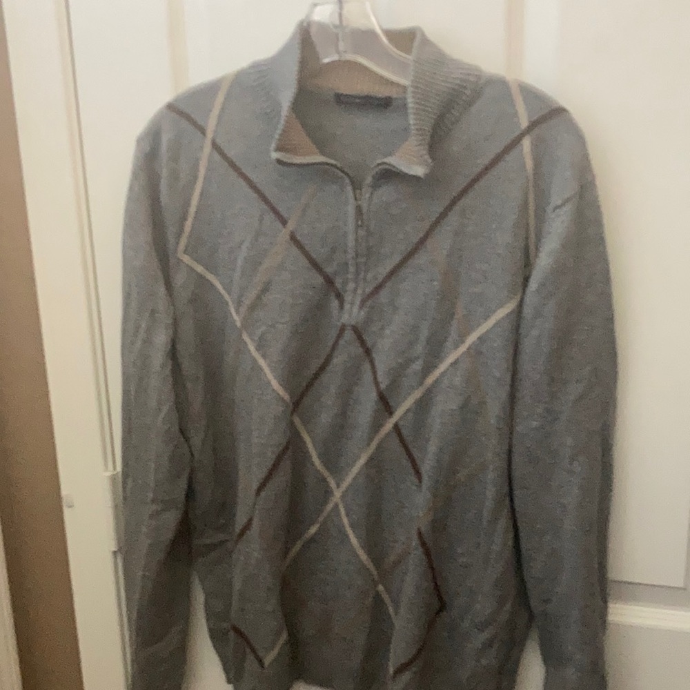 FINAL MARKDOWN Men’s van heusen 1/4 zip sweater medium